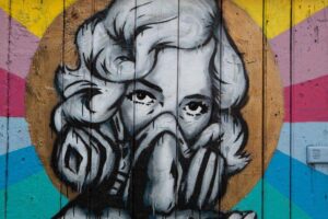 negative-space-woman-street-art-graffitti-wall-paint-tom-eversley-thumb-1